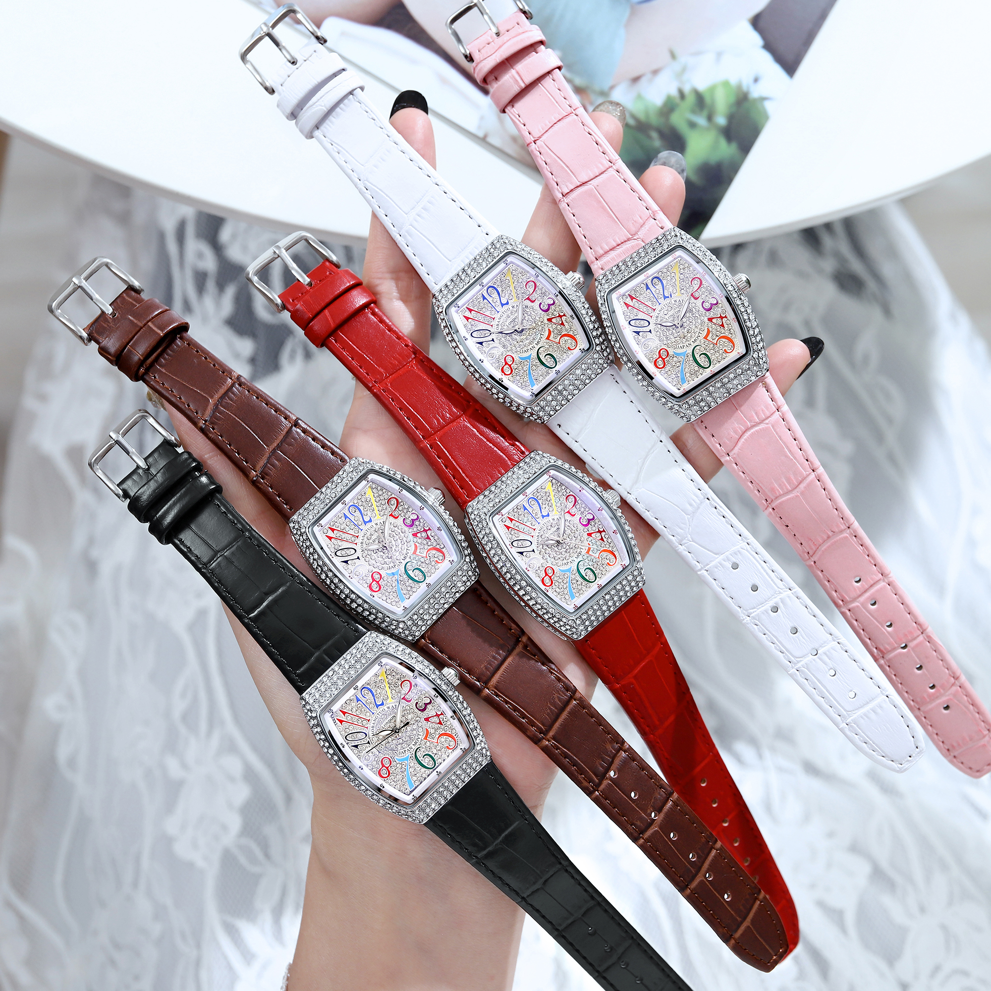 Luxury Tonneau Quartz Ladies W - Luxury Watch With Arabic Numerals incelemesi ve fiyatı